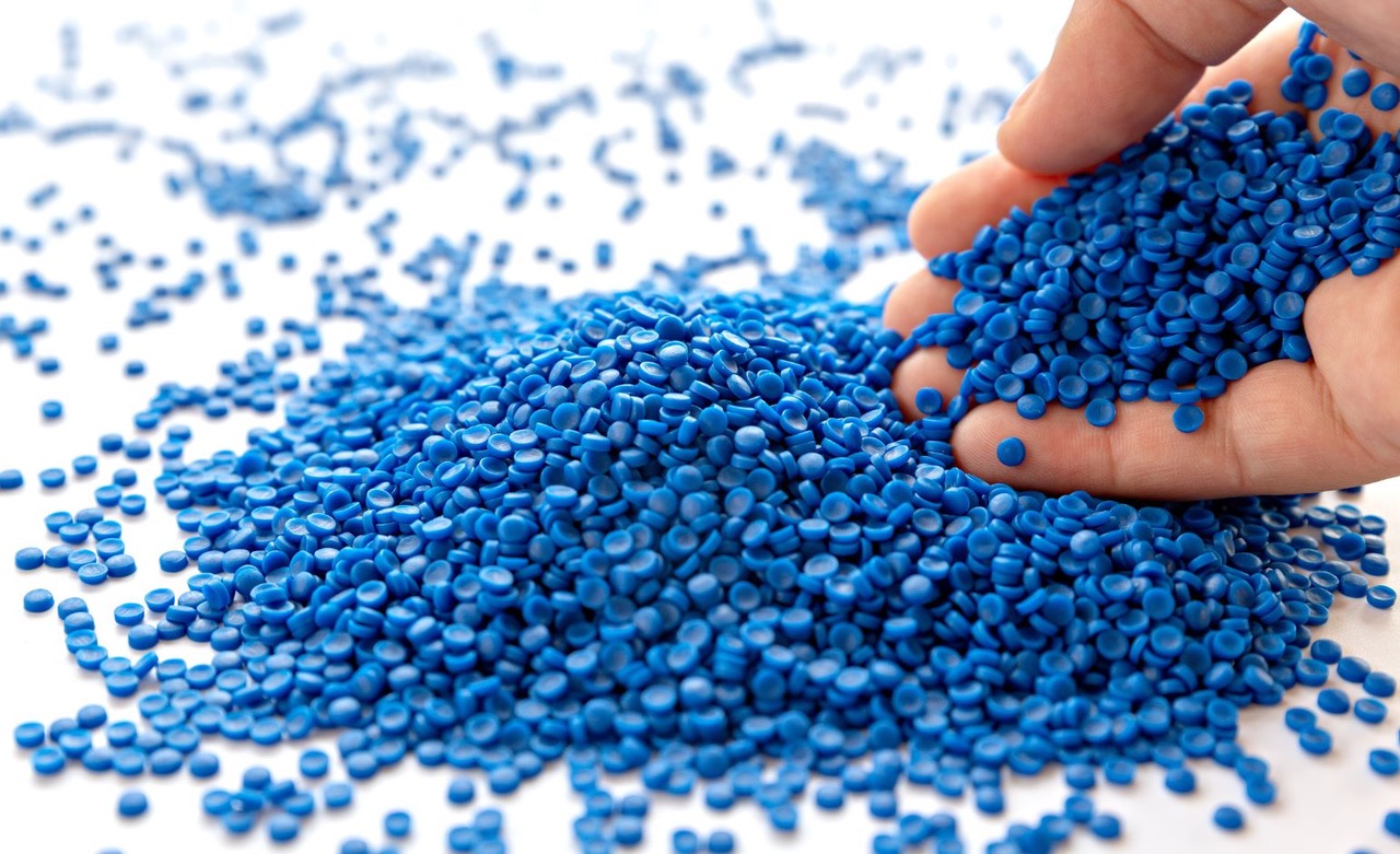 PLASTICS & POLYMERS
